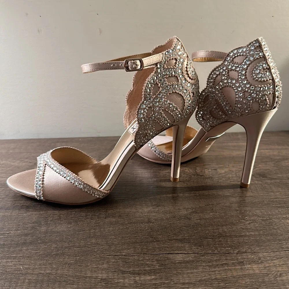 Elegant  BADGLEY MISCHKA Roxy Sandals. - Picture 6 of 13